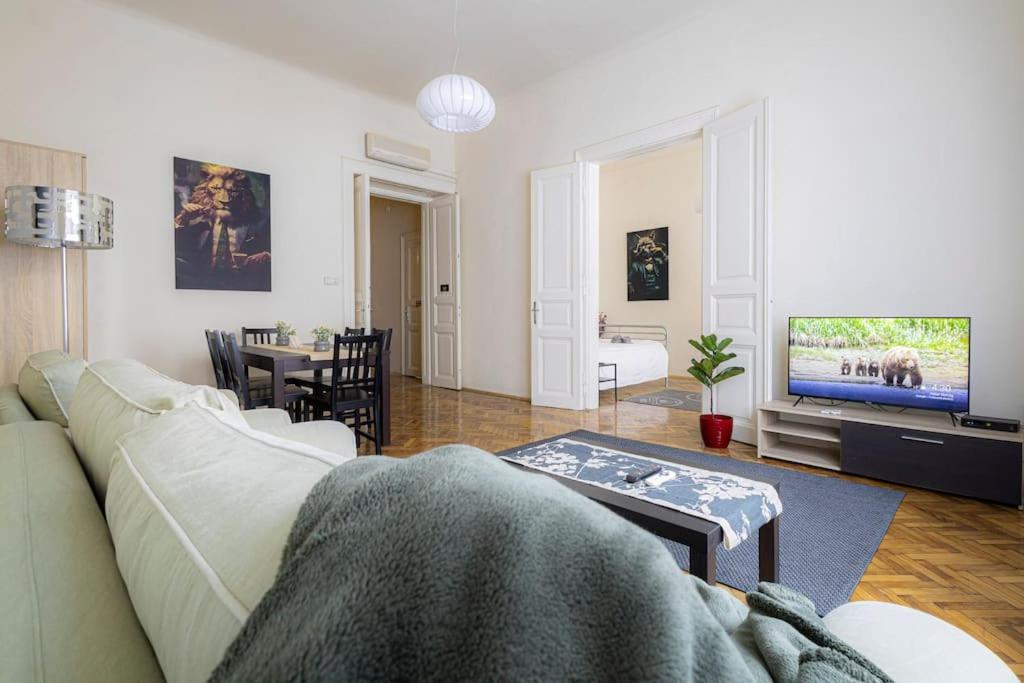 Gentleman Apartment Budapest Exterior photo